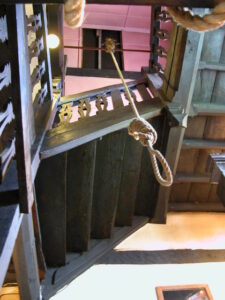 Hangman's Rope at The Skirrid Mountain Inn © Philip Halling, CC BY-SA 2.0, https://commons.wikimedia.org/w/index.php?curid=9332893