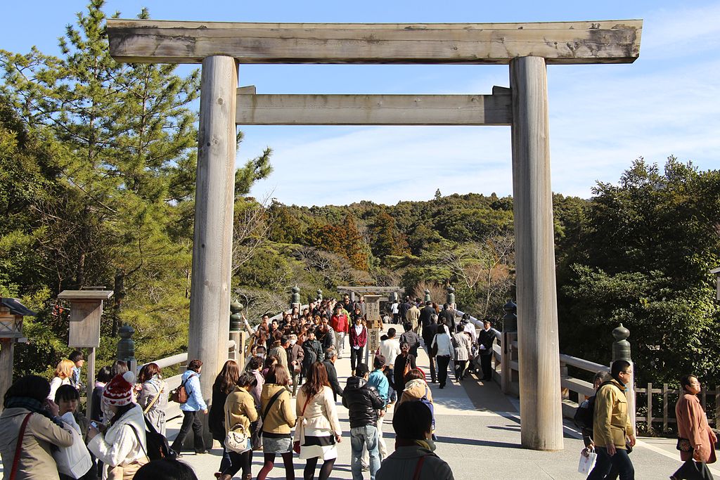 Torii gate of Ise Jingu (Naiku) By Kanchi1979 - https://commons.wikimedia.org/w/index.php?curid=35255251
