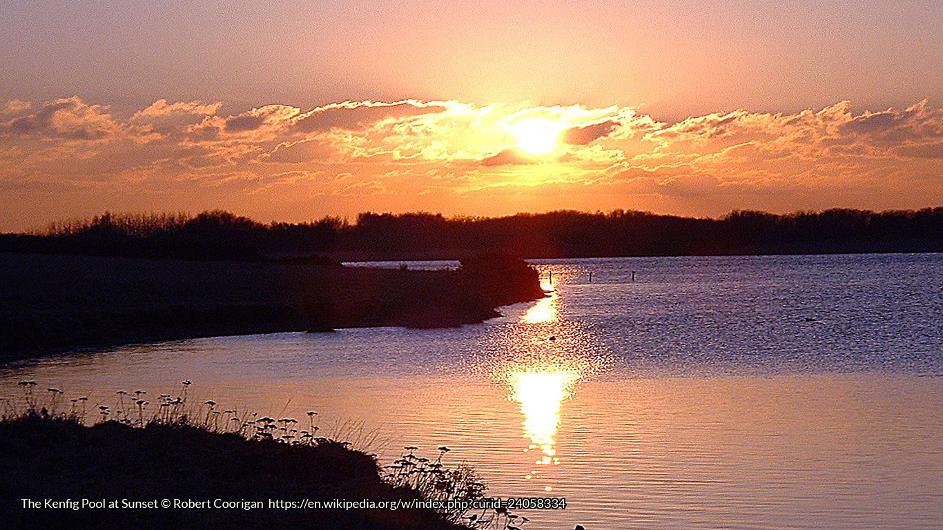 The Kenfig Pool at Sunset © Robert Coorigan https://en.wikipedia.org/w/index.php?curid=24058334