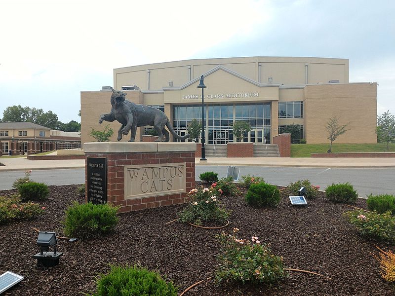 Photo of a wampus cat staue in front of a building