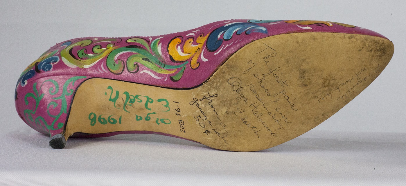 Olga Edseth’s handwriting on sole of the right shoe. Courtesy Mount Horeb Area Historical Society