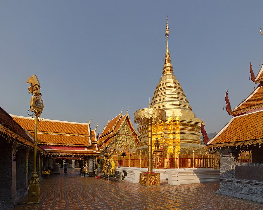 Wat Phra That Doi Suthep, Chiang Mai, Chiang Mai Province, Thailand. By JJ Harrison, CC BY-SA 3.0 https://commons.wikimedia.org/w/index.php?curid=26044825