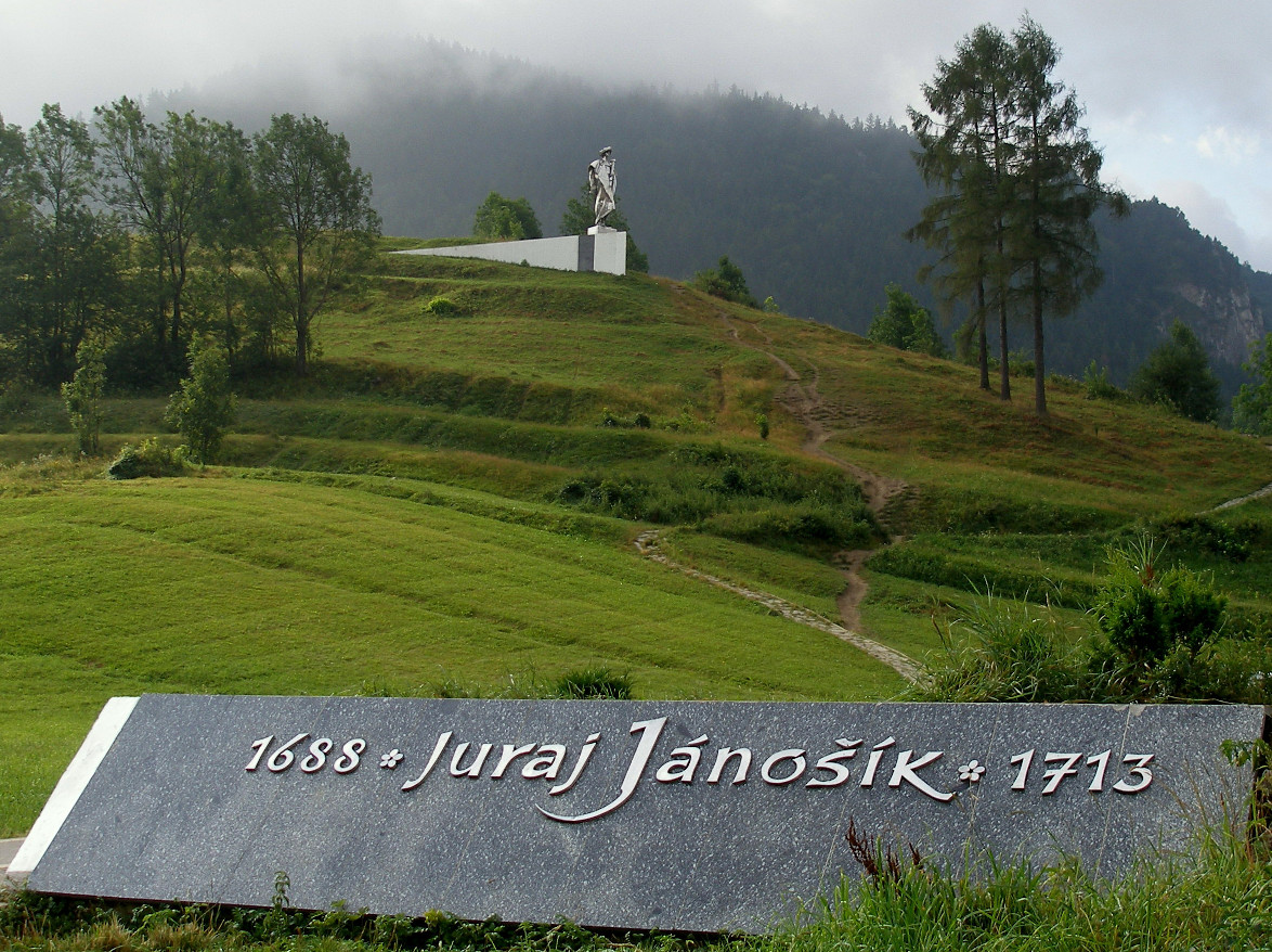The monument of Juraj Jánošík in Terchová, Slovakia. By Jozef Kotulič . CC BY-SA 3.0. https://commons.wikimedia.org/w/index.php?curid=2485633